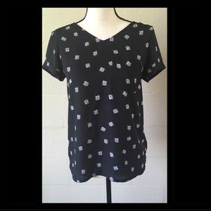 Black flower pattern front pocket shirt.